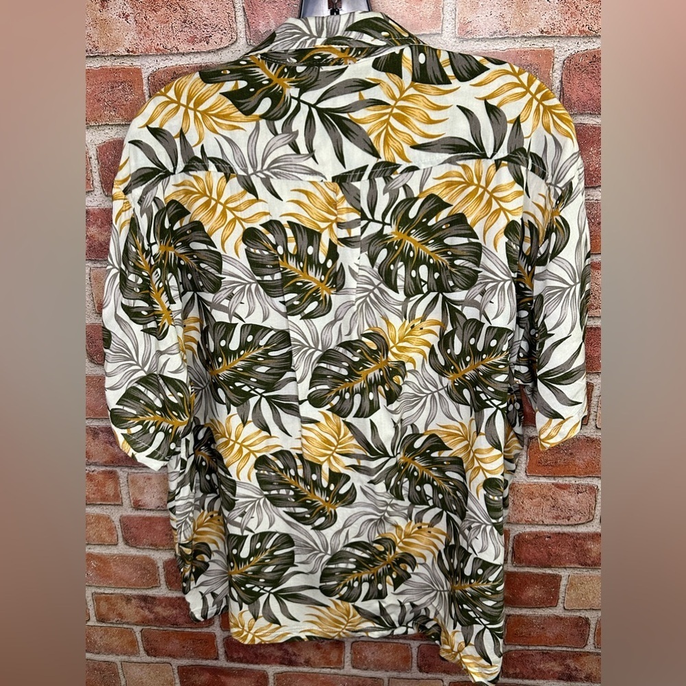 Makai Beach Hawaii women's size XL Aloha shirt - Picture 3 of 7